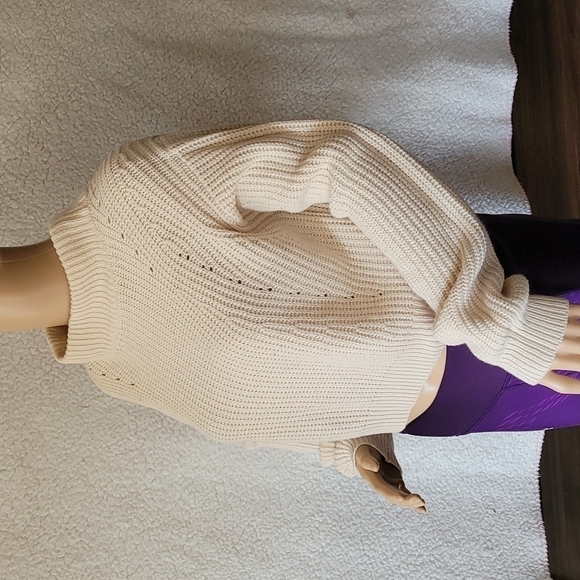 𝅺kendall and kylie cropped sweater kendall and kylie cropped sweater kendall - Picture 8 of 15